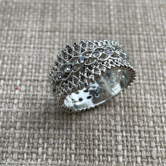 Fashion Rings Crystals Accent Women Ring Jewelry Silver Tone Ring Size 9 - Picture 3 of 9